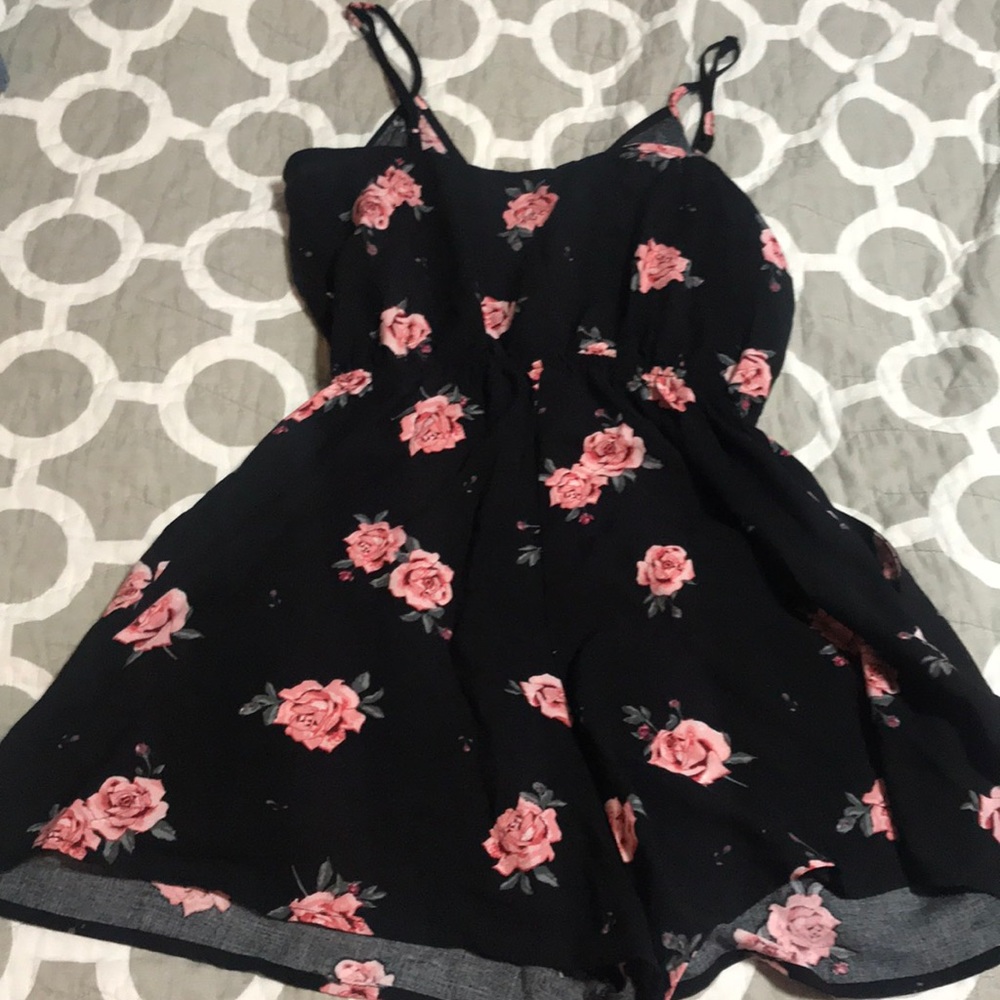H&M FLORAL ROMPER😍 - Picture 4 of 5